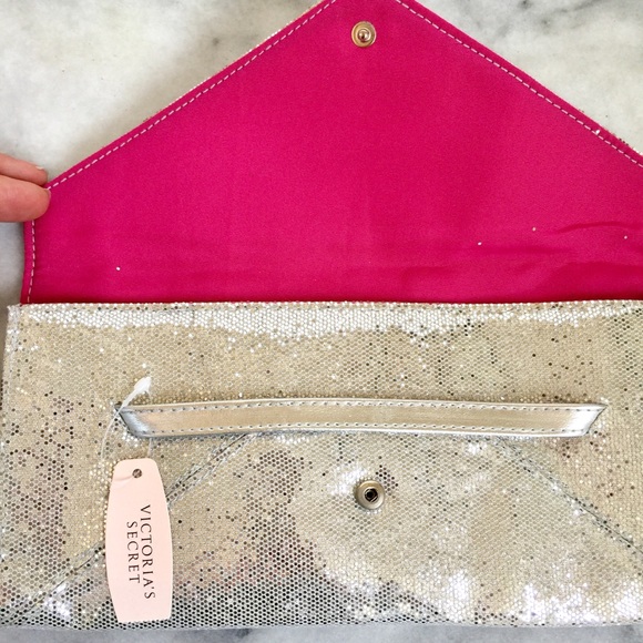 Victoria's Secret Handbags - NWT Victoria Secret Sparklie Clutch